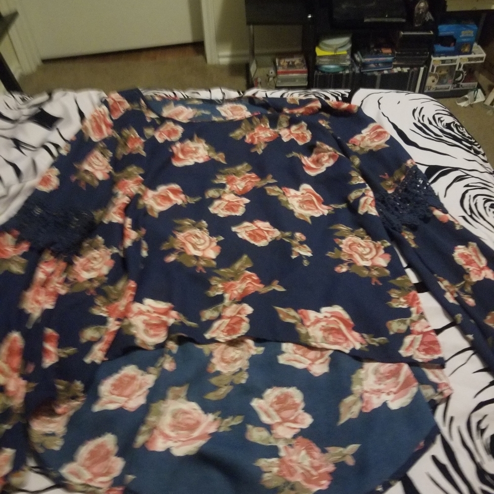 Floral bell sleeve shirt